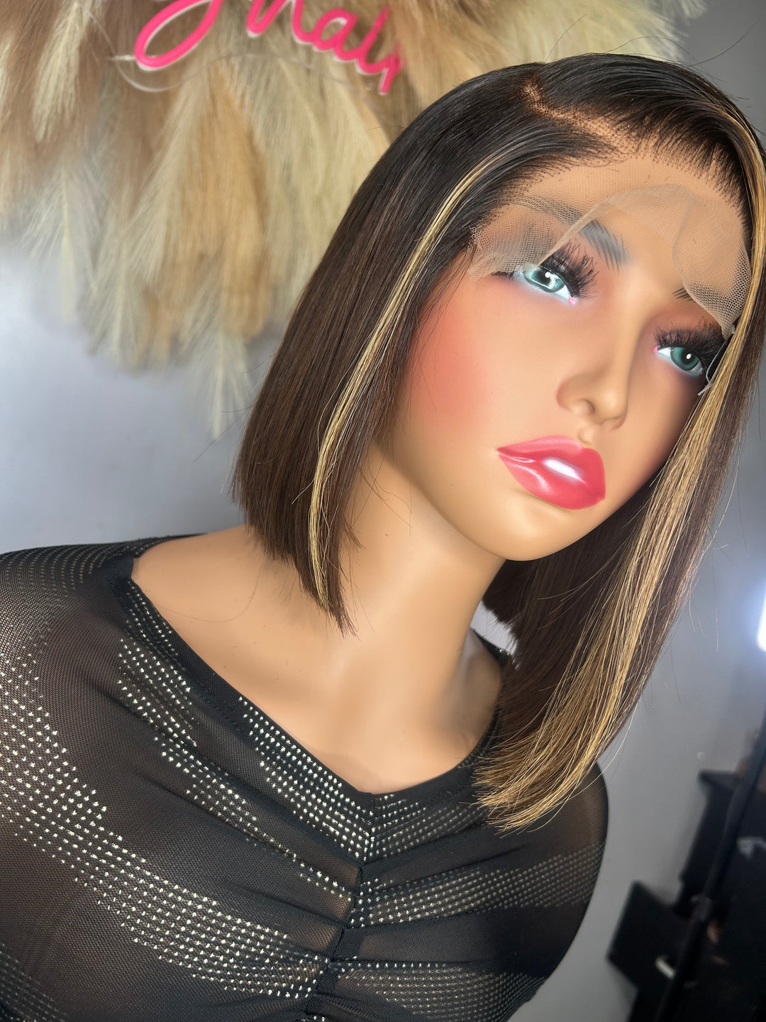 Honey Light Luxe – Highlighted Blunt Cut Bob (HD Lace)